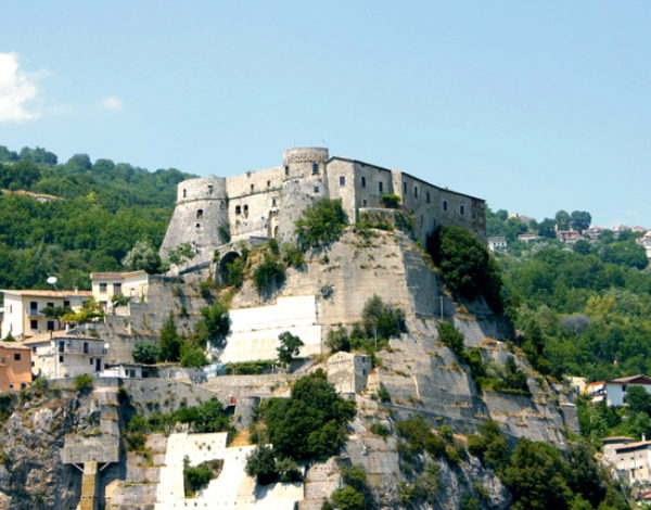 A fairytale castle in Molise: the castle of Cerro al Volturno