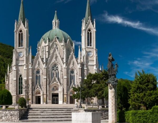 Castelpetroso: una basilica da favola in Molise